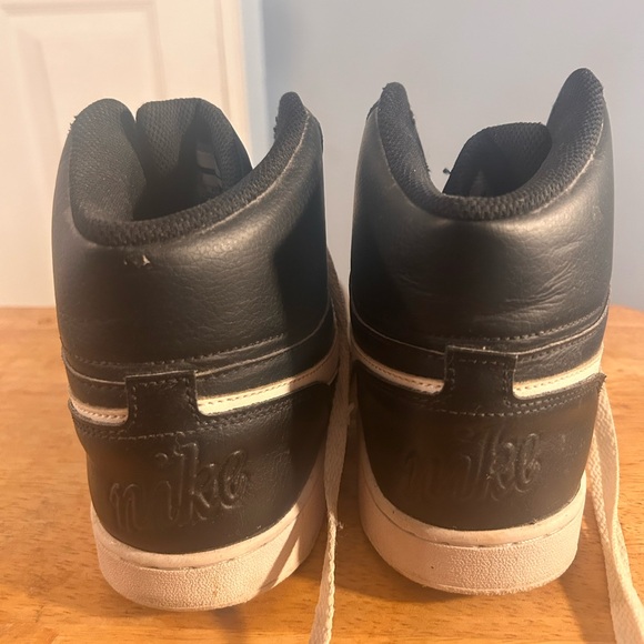 Men's Nike Black High-Top Sneakers Size 8 (READ DESCRIPTION!!!!) Runs Small - Picture 2 of 4